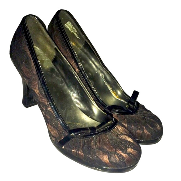 Size 8.5 with black lace covered chunky gold heels - Picture 2 of 9